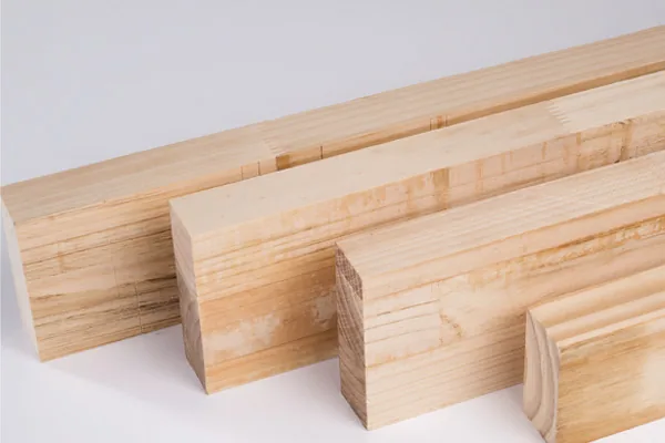 Blanks finger-joint de pino apilados
